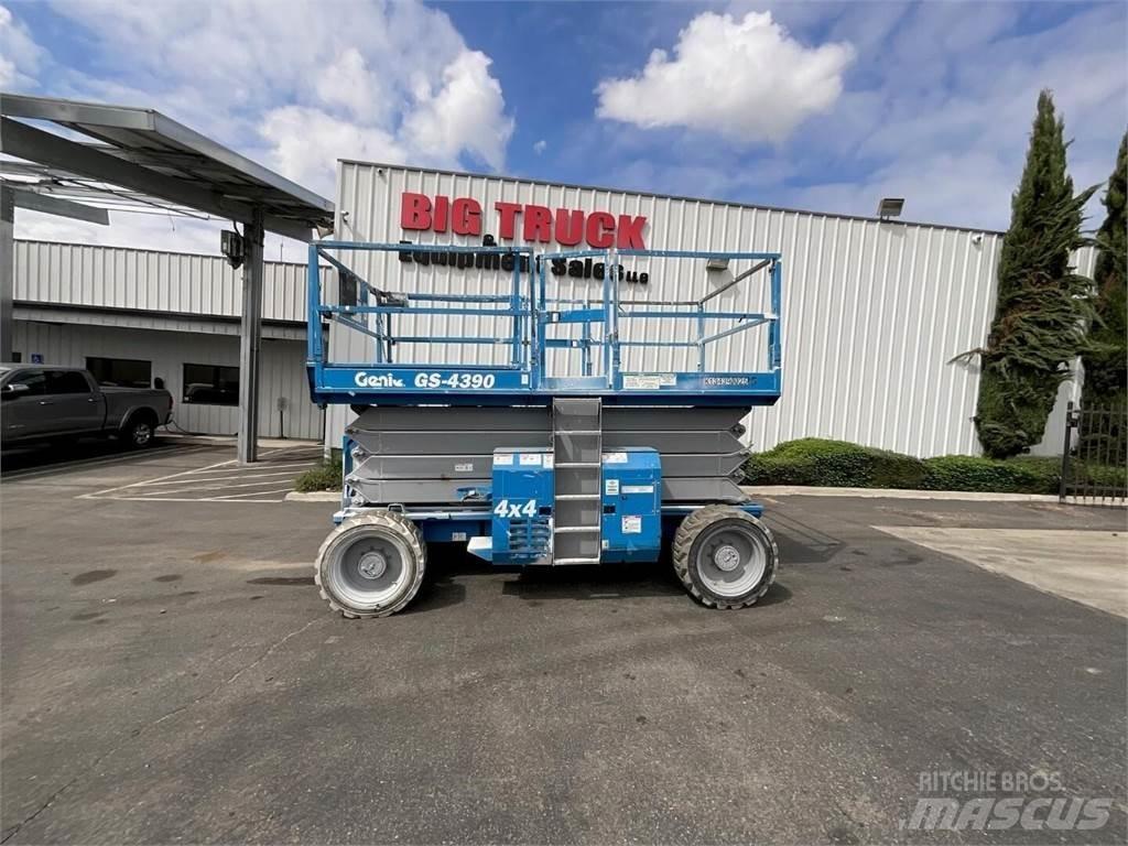 Genie GS4390RT Nožnicové zdvíhacie plošiny
