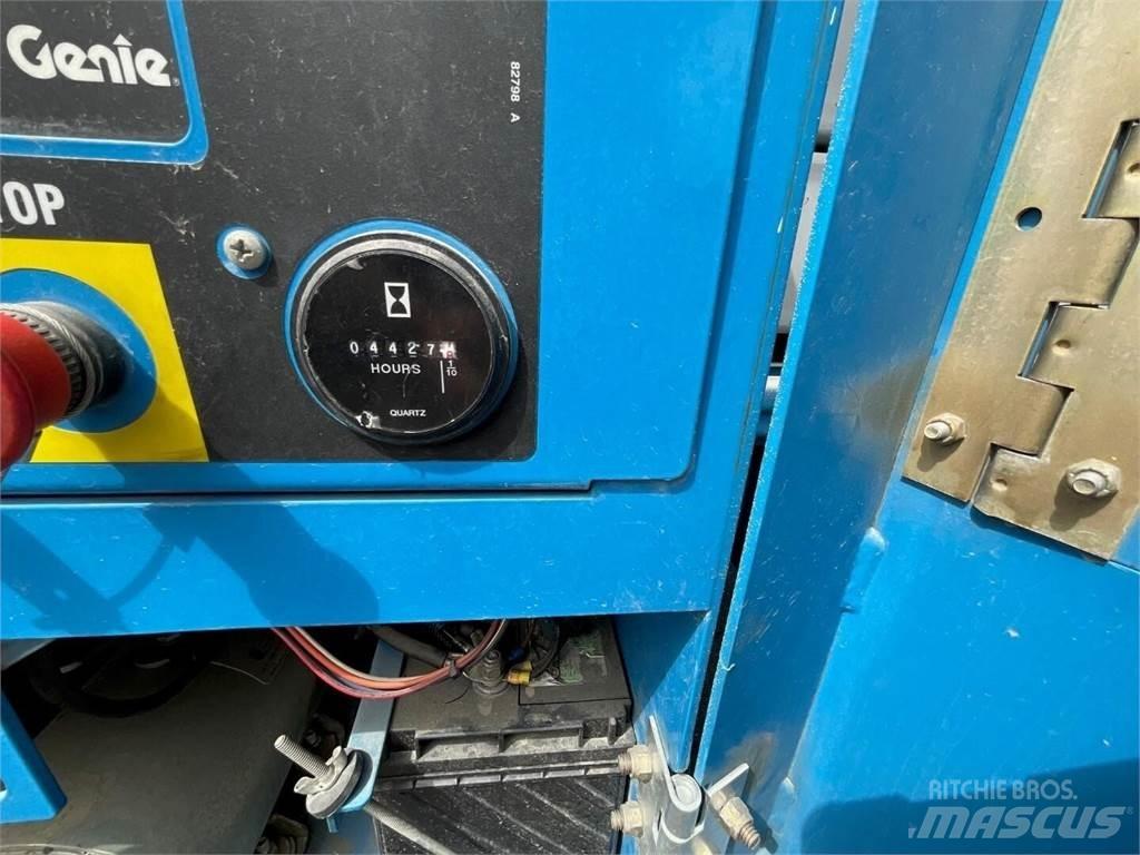 Genie GS4390RT Nožnicové zdvíhacie plošiny