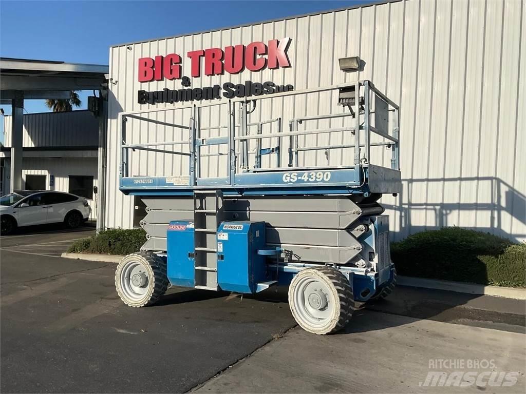 Genie GS4390RT Nožnicové zdvíhacie plošiny