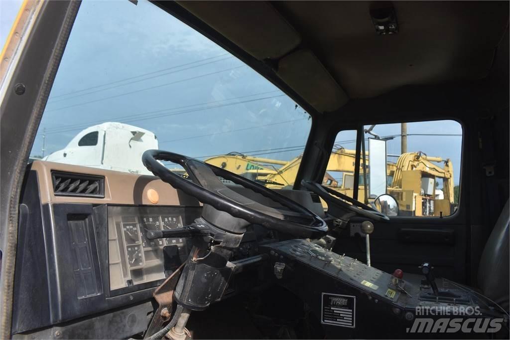 International 4700 Zametacie vozidlá