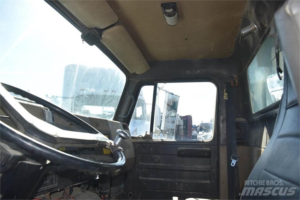 International 4900 Sklápače