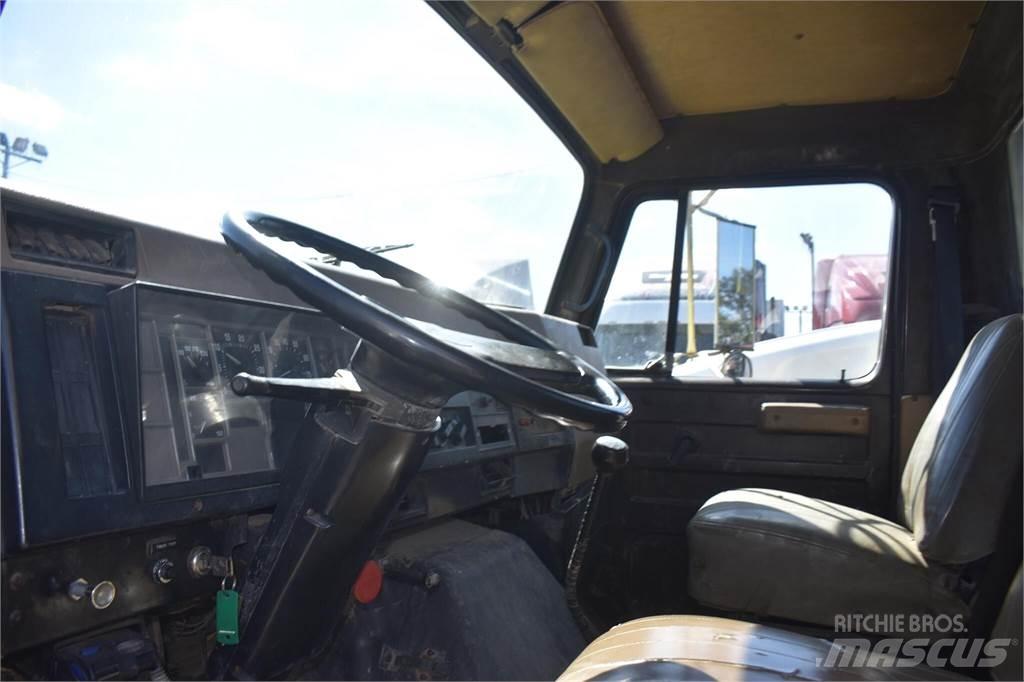 International 4900 Sklápače