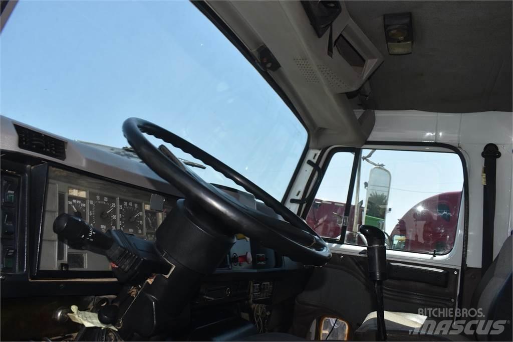 International 8200 Sklápače