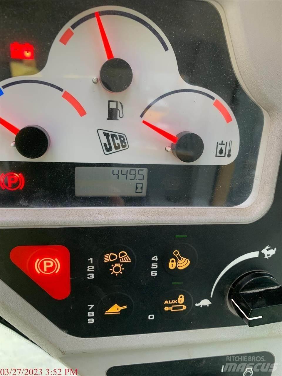 JCB 270 Šmykom riadené nakladače