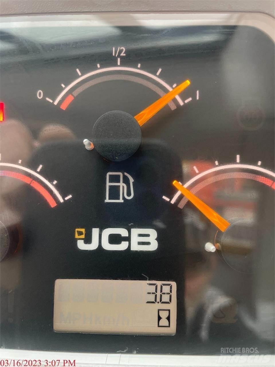JCB 3TS-8T Šmykom riadené nakladače