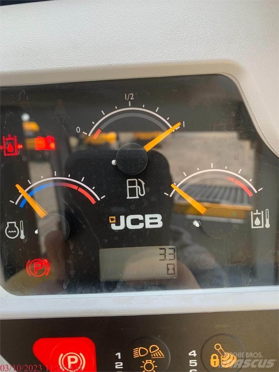 JCB 3TS-8T Šmykom riadené nakladače