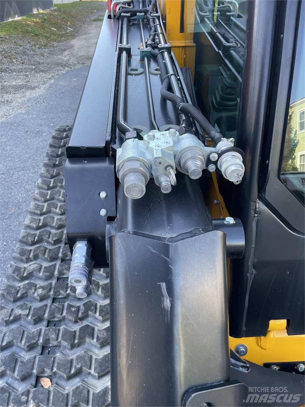 JCB 3TS-8T Šmykom riadené nakladače