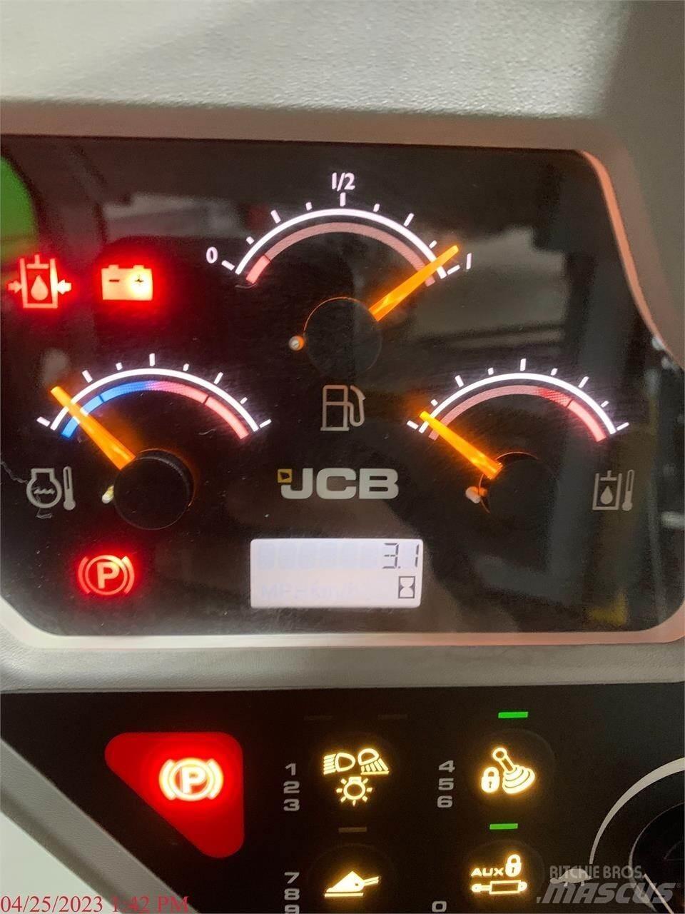 JCB 3TS-8W Šmykom riadené nakladače