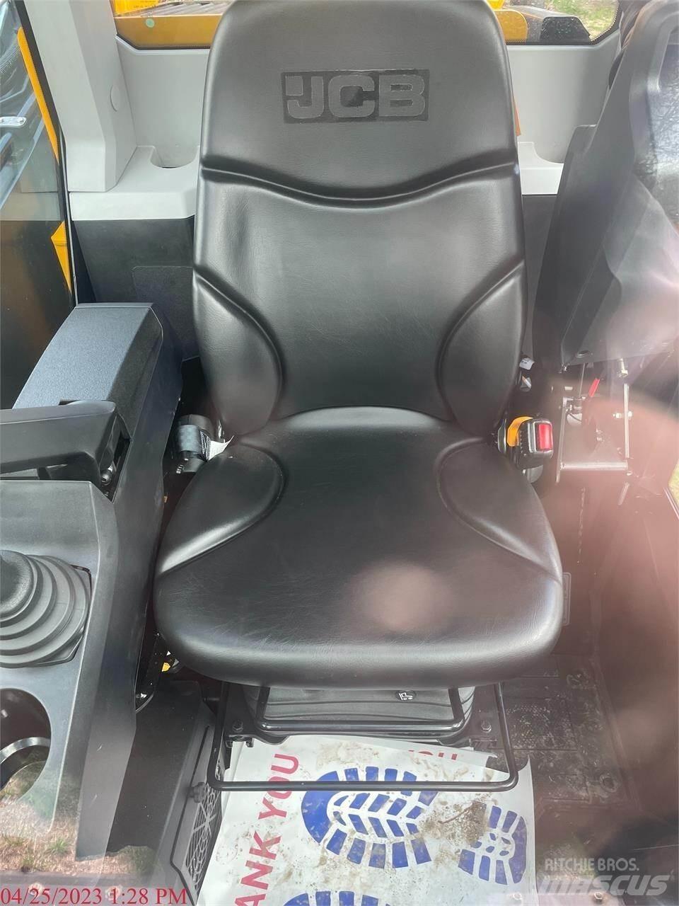 JCB 3TS-8W Šmykom riadené nakladače