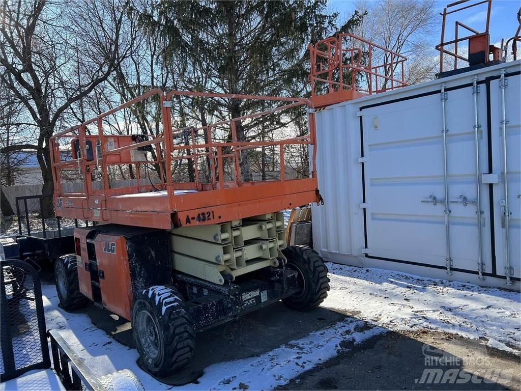 JLG 330LRT Nožnicové zdvíhacie plošiny