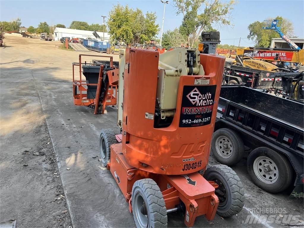 JLG E300AJP Kĺbové plošiny