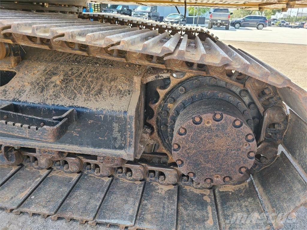 John Deere 210G LC Pásové rýpadlá