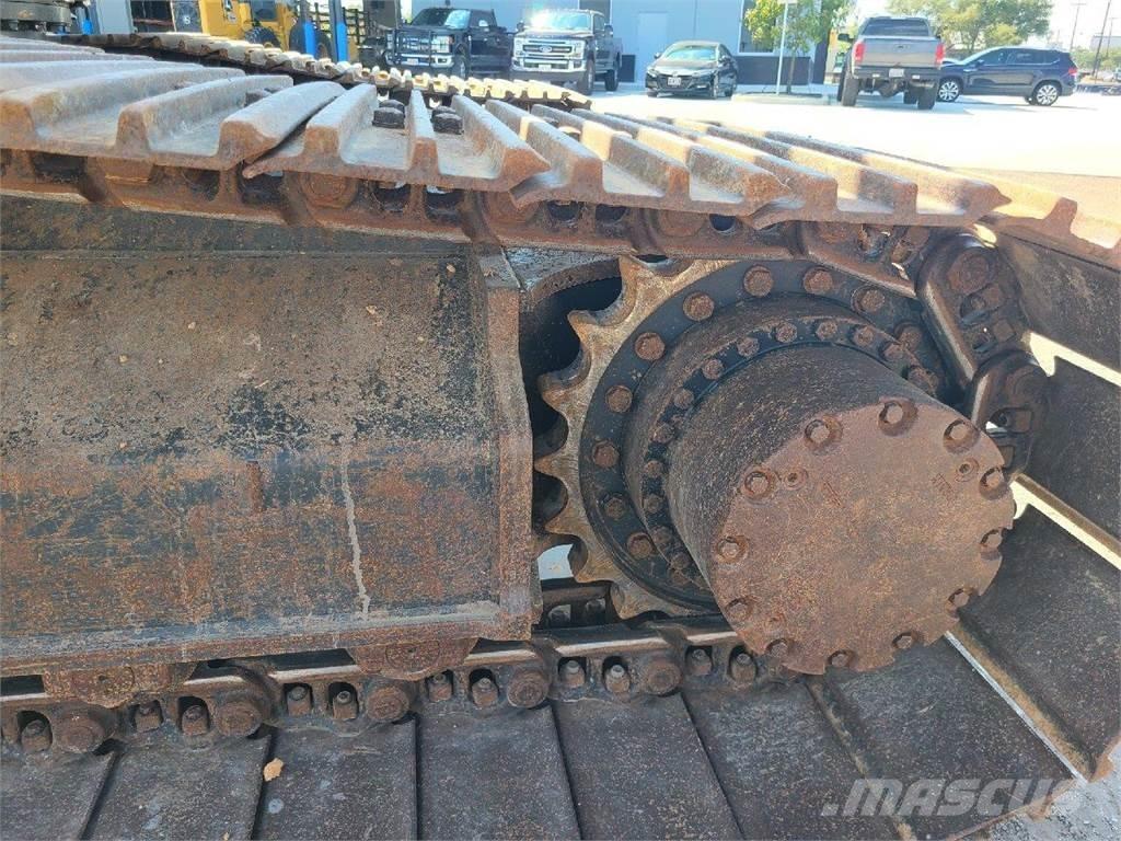 John Deere 210G LC Pásové rýpadlá