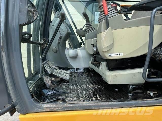 John Deere 210G LC Pásové rýpadlá