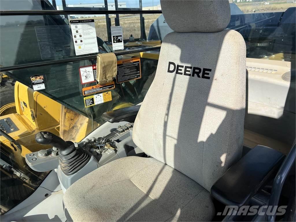 John Deere 210G LC Pásové rýpadlá