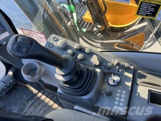 John Deere 210G LC Pásové rýpadlá