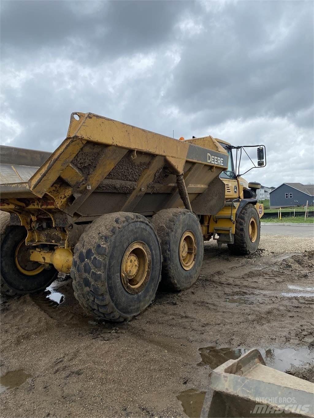 John Deere 300D Kĺbové nákladné autá