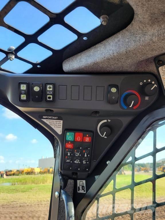 John Deere 325G Šmykom riadené nakladače