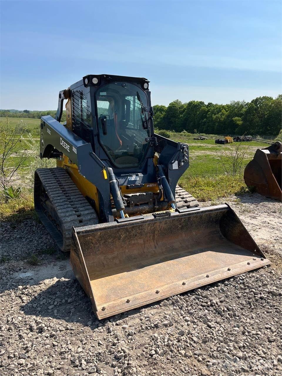 John Deere 333G Šmykom riadené nakladače