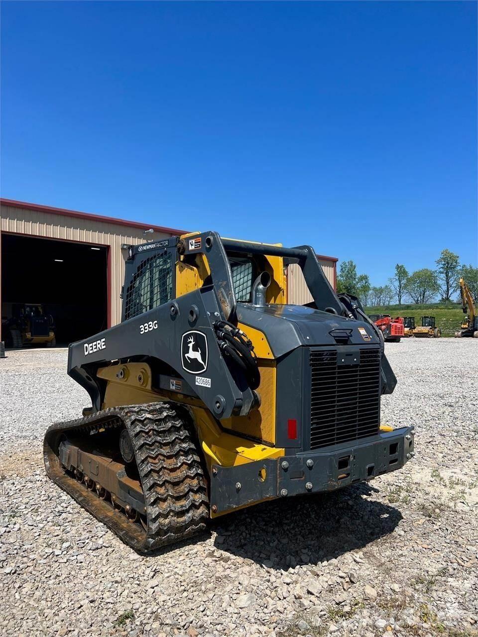 John Deere 333G Šmykom riadené nakladače