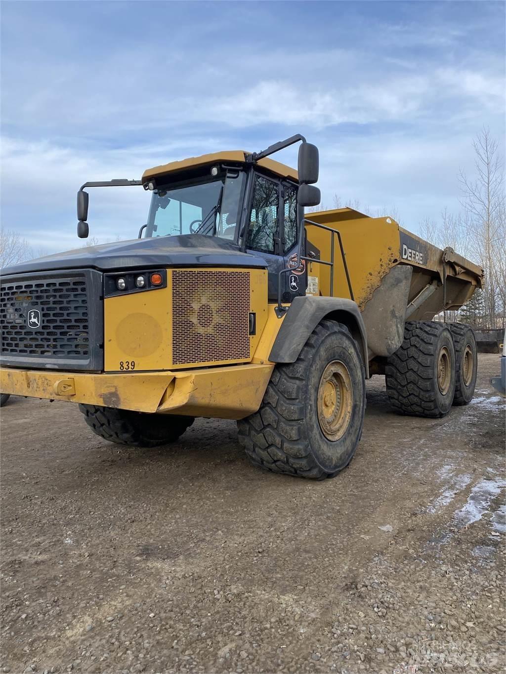 John Deere 410E Kĺbové nákladné autá