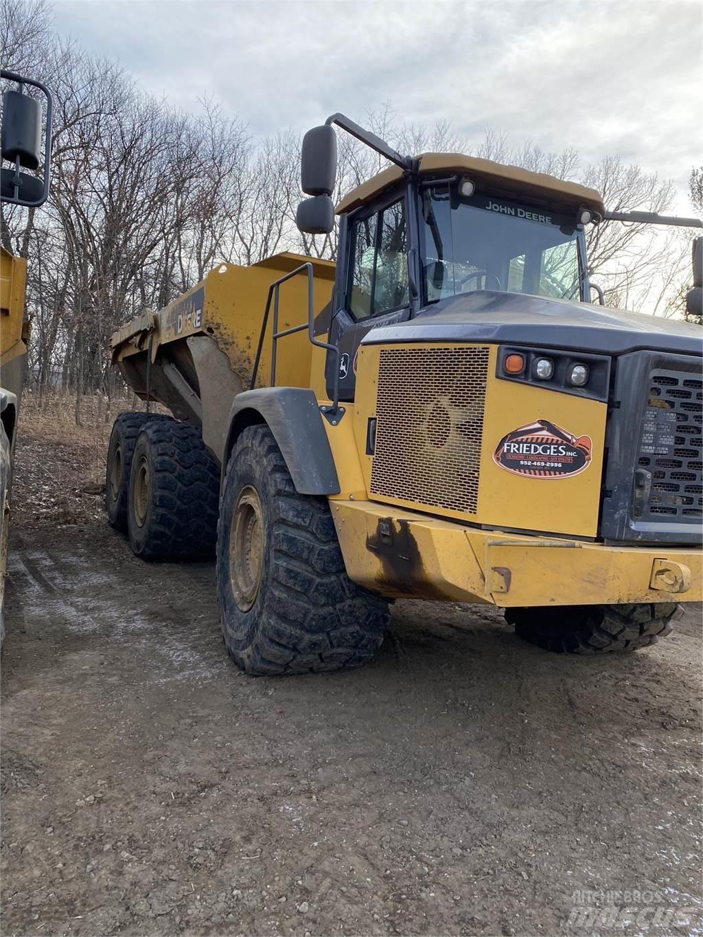 John Deere 410E Kĺbové nákladné autá