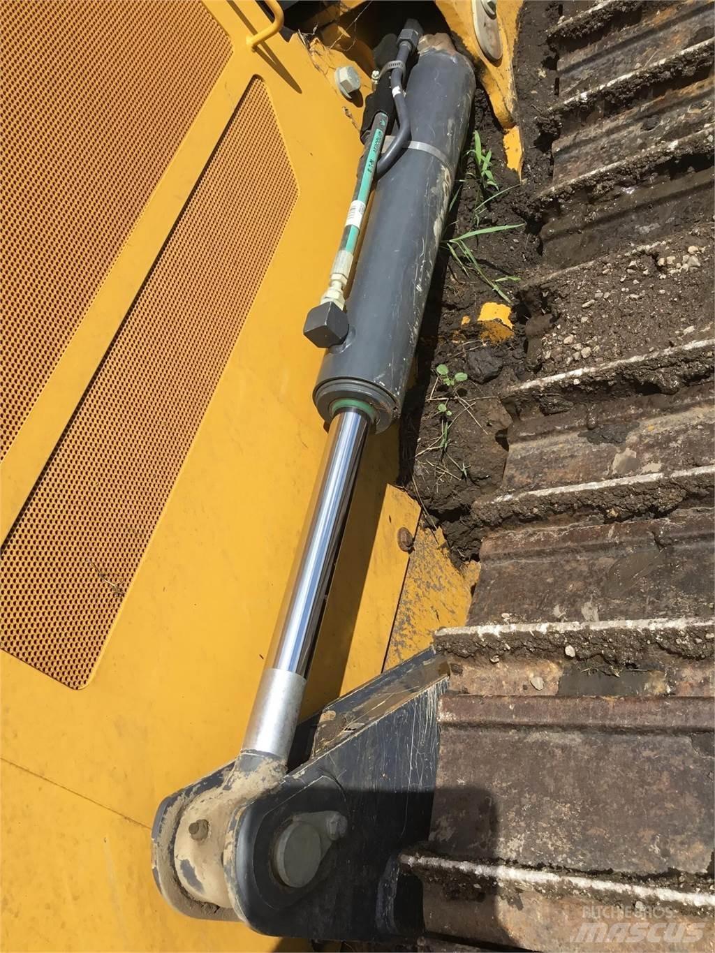 John Deere 450K Pásové dozéry
