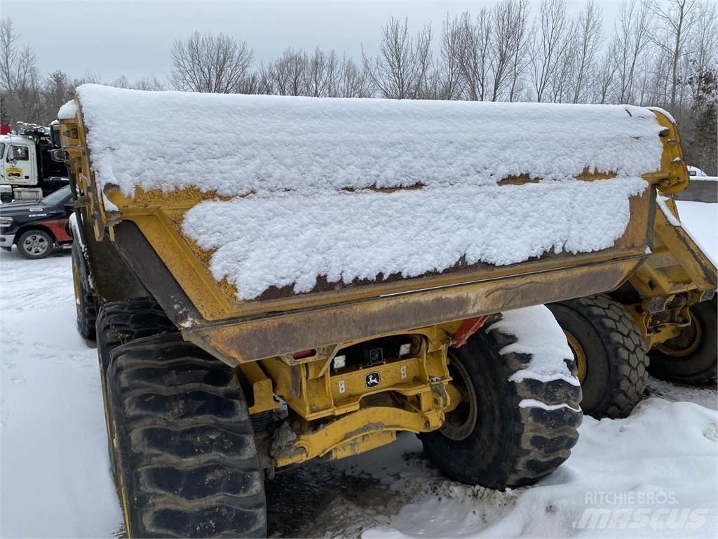 John Deere 460E Kĺbové nákladné autá