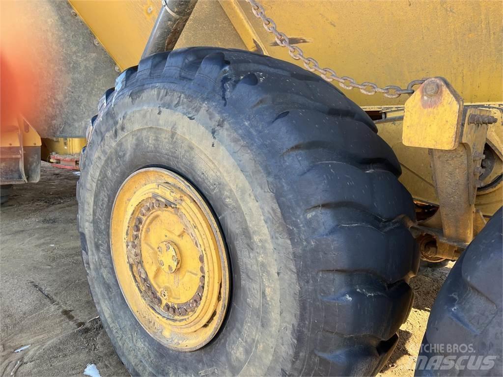 John Deere 460E Kĺbové nákladné autá