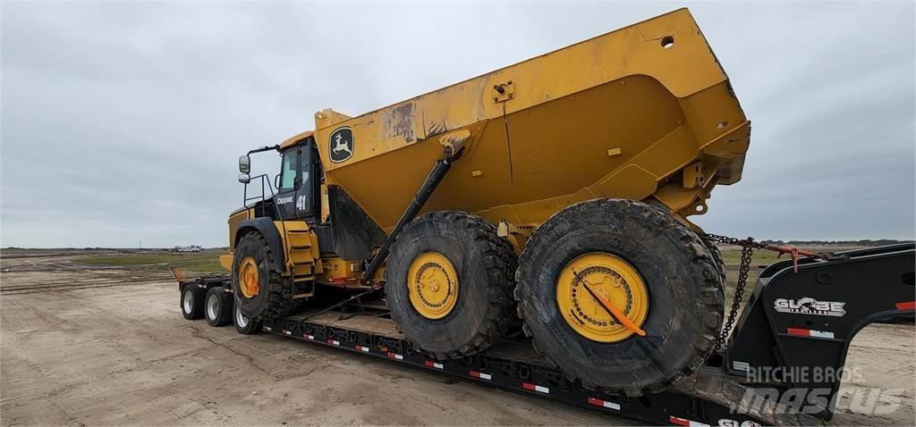 John Deere 460E Cisterny na vodu