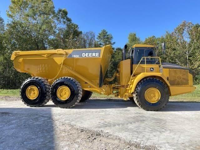 John Deere 460E Kĺbové nákladné autá