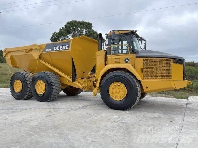 John Deere 460E Kĺbové nákladné autá