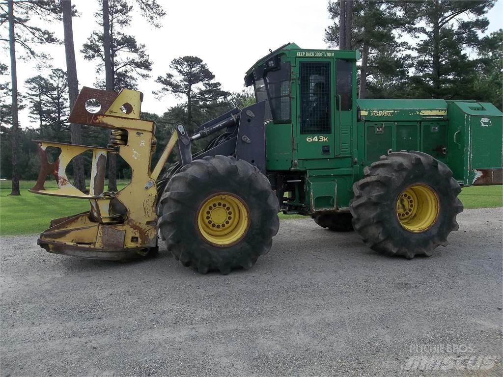 John Deere 643K Stínacie harvestory