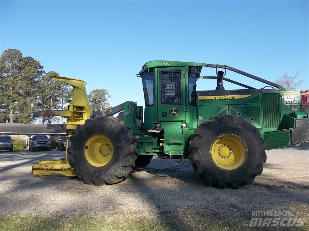 John Deere 643L Stínacie harvestory