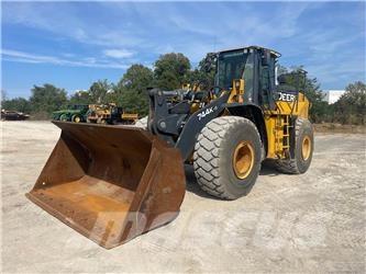 John Deere 744K Kolesové nakladače