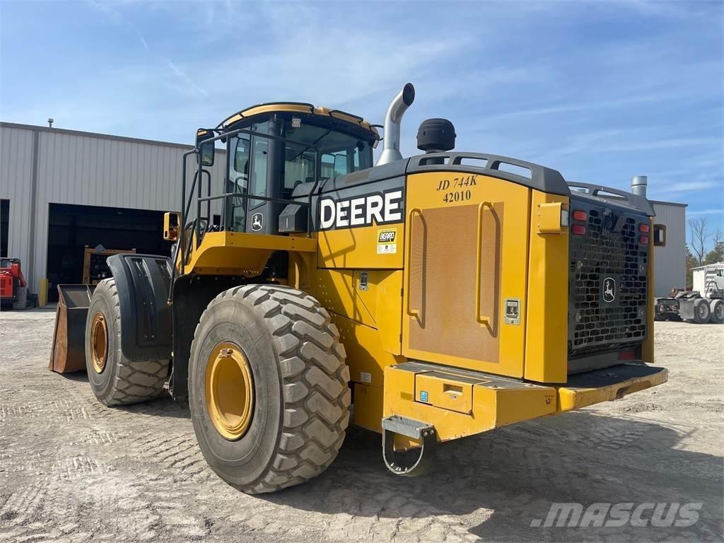 John Deere 744K Kolesové nakladače