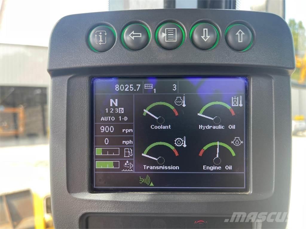 John Deere 744K Kolesové nakladače