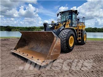 John Deere 744L Kolesové nakladače