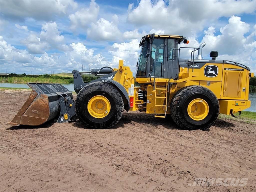 John Deere 744L Kolesové nakladače