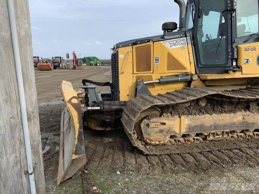 John Deere 750K LGP Pásové dozéry