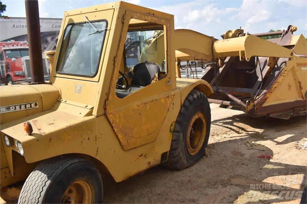 John Deere 760A Skrejpre