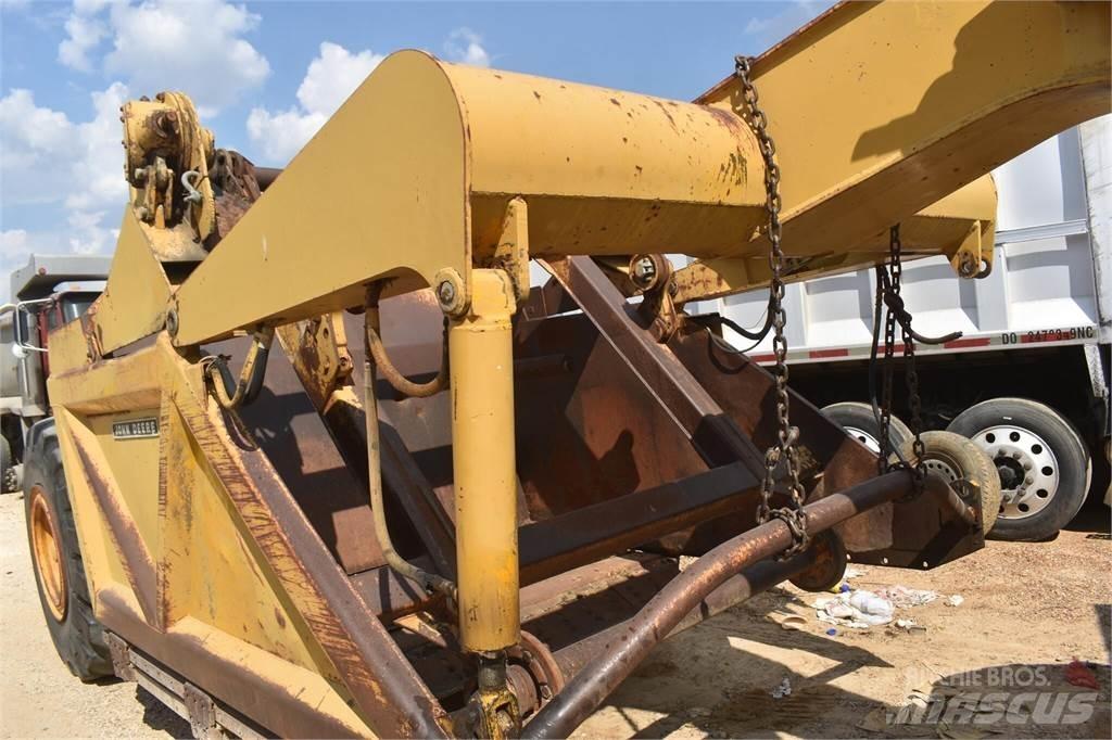 John Deere 760A Skrejpre