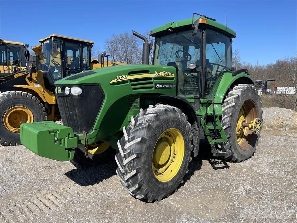John Deere 7920 Traktory