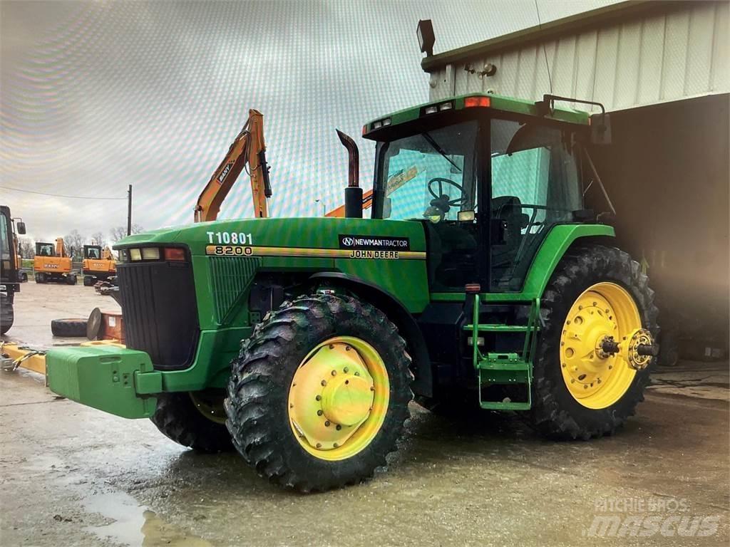 John Deere 8200 Traktory