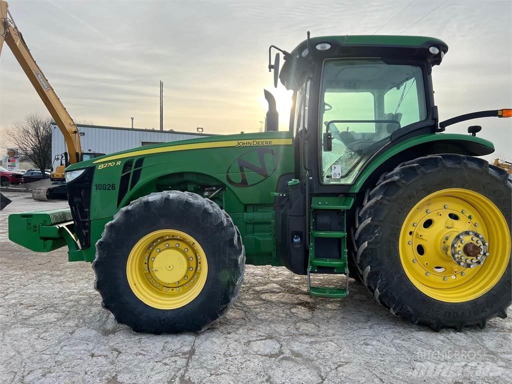 John Deere 8270R Traktory