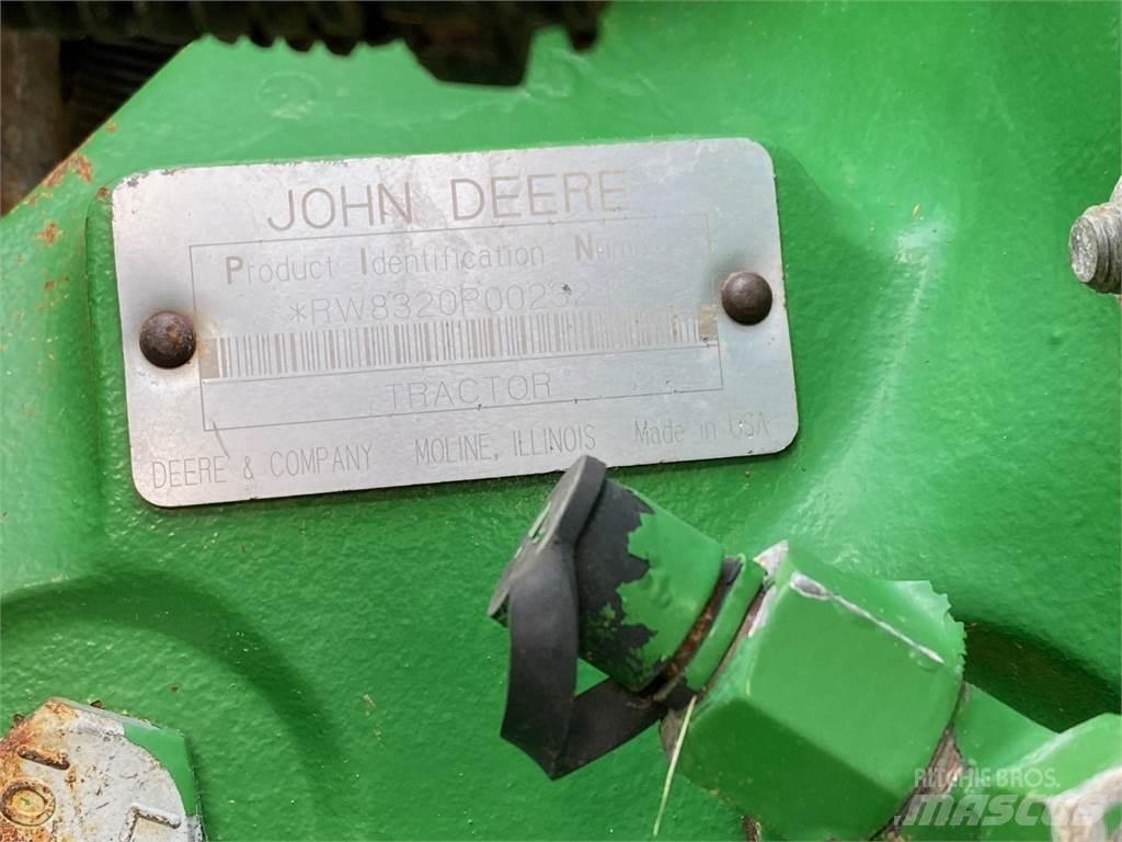 John Deere 8320 Traktory