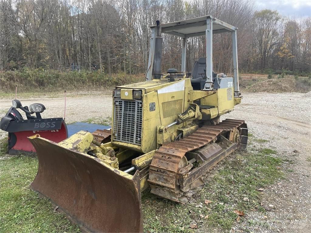 Komatsu D37E-5 Pásové dozéry