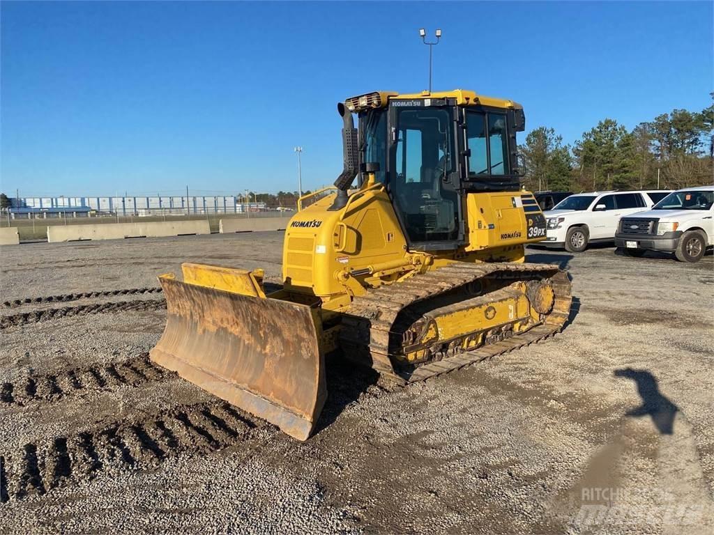 Komatsu D39PX-24 Pásové dozéry