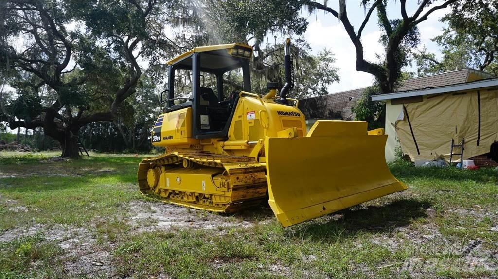 Komatsu D39PX-24 Pásové dozéry