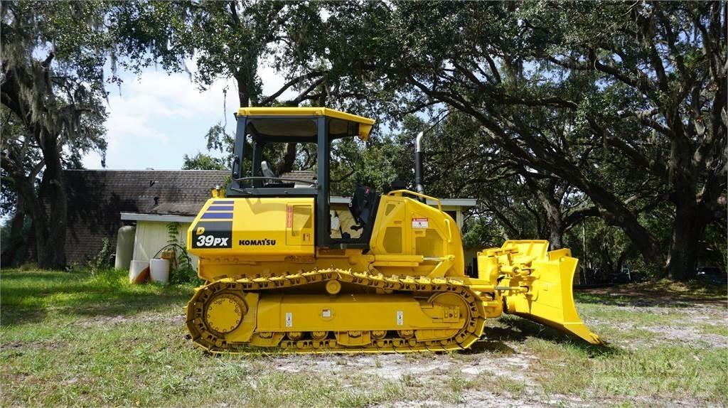 Komatsu D39PX-24 Pásové dozéry
